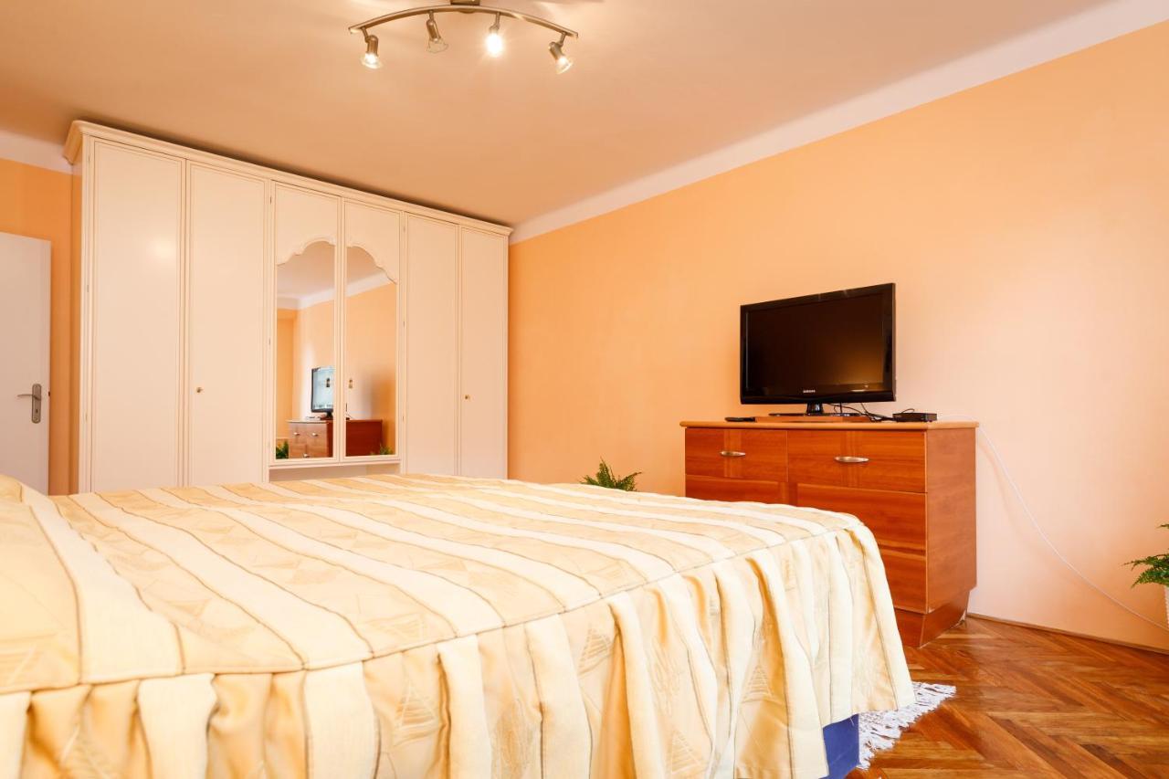 Apartments Tgm 11 Κάρλοβι Βάρι Εξωτερικό φωτογραφία