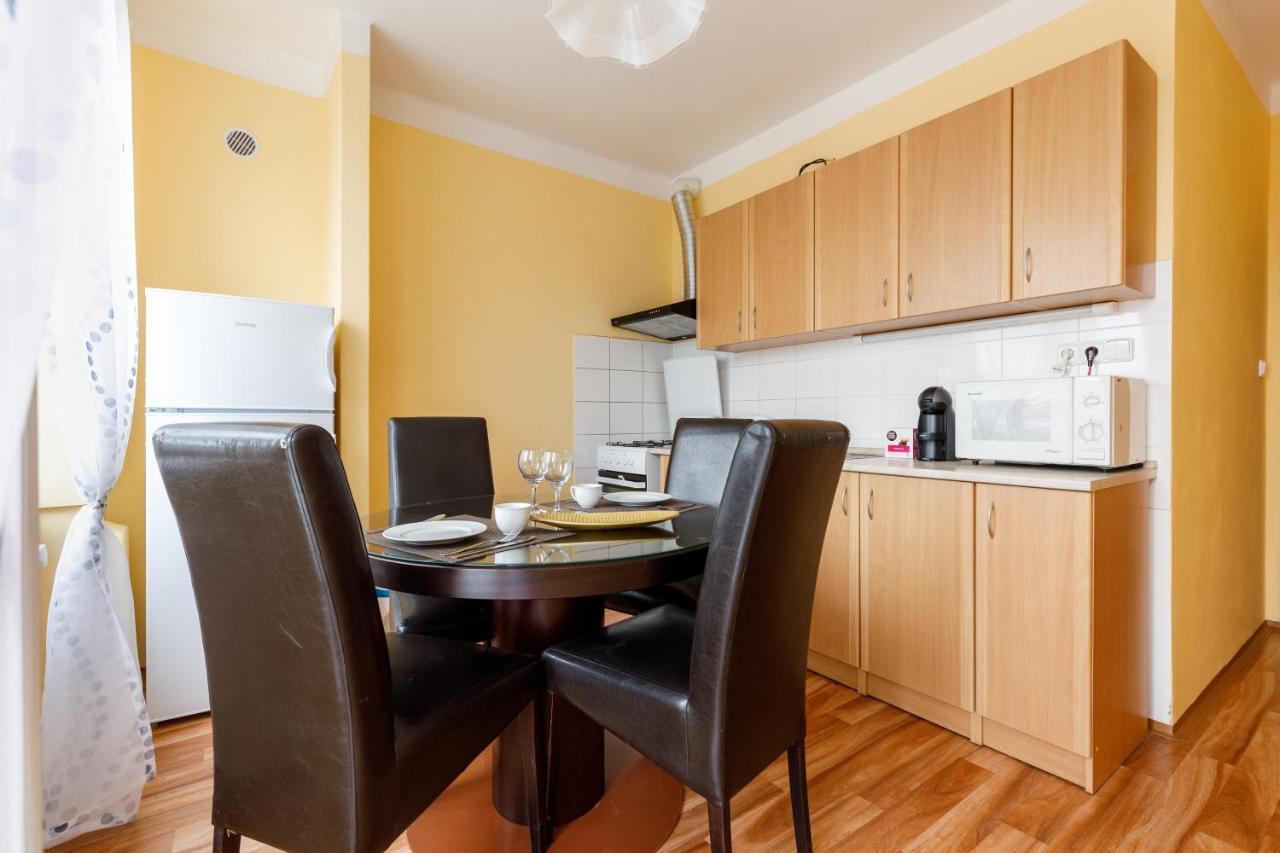 Apartments Tgm 11 Κάρλοβι Βάρι Εξωτερικό φωτογραφία