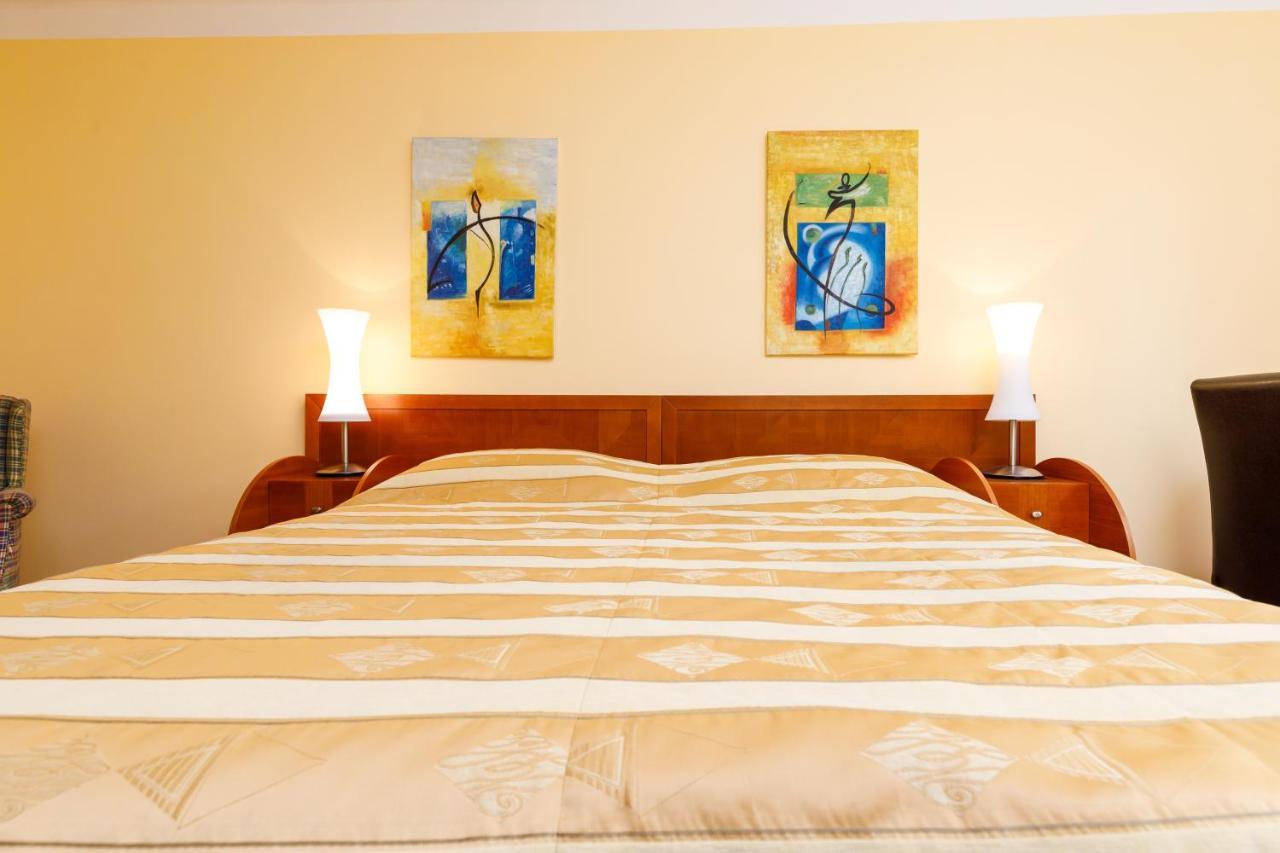 Apartments Tgm 11 Κάρλοβι Βάρι Εξωτερικό φωτογραφία