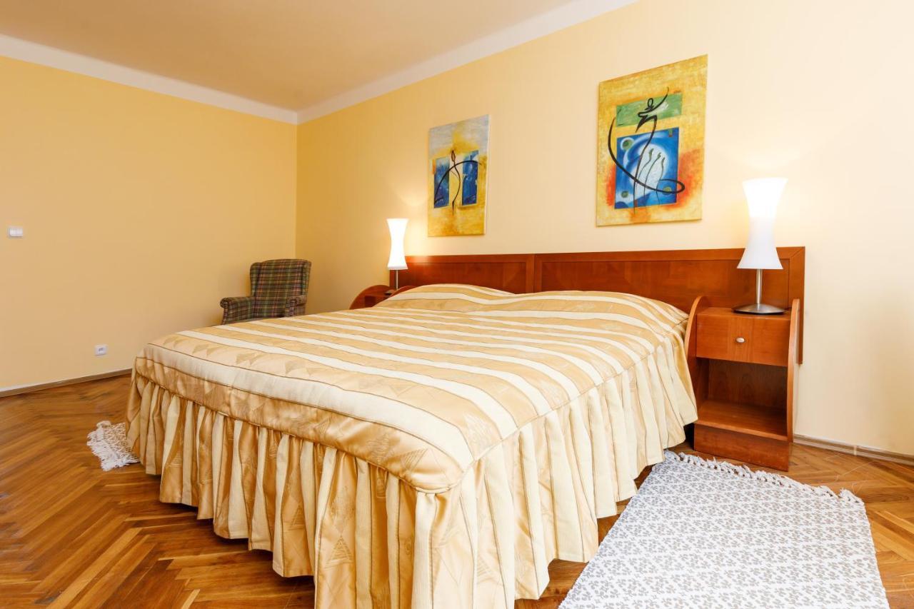 Apartments Tgm 11 Κάρλοβι Βάρι Εξωτερικό φωτογραφία