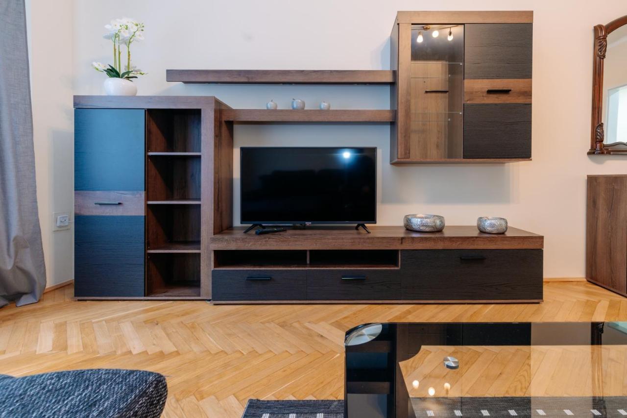 Apartments Tgm 11 Κάρλοβι Βάρι Εξωτερικό φωτογραφία