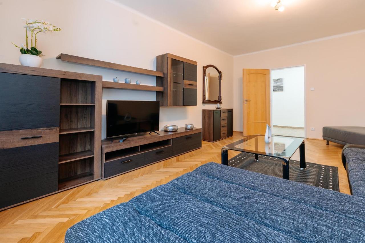 Apartments Tgm 11 Κάρλοβι Βάρι Εξωτερικό φωτογραφία